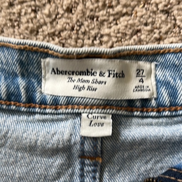 COPY - Abercrombie and Fitch the mom short - high rise - Picture 2 of 3